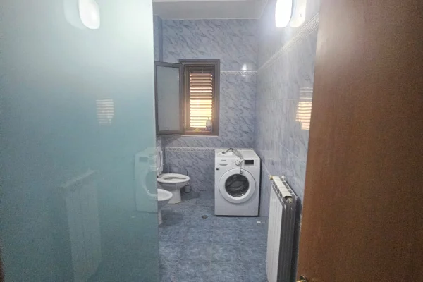 Shtepi me qera Shtepi Private ne Tirane, 3+1, Mobilimi E mobiluar, Pagesa 90,000  Leke.
