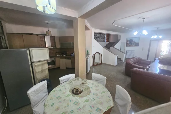 Shtepi me qera Shtepi Private ne Tirane, 3+1, Mobilimi E mobiluar, Pagesa 90,000  Leke.