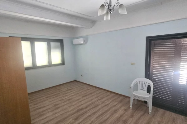 Shtepi me qera Shtepi Private ne Tirane, 3+1, Mobilimi E mobiluar, Pagesa 90,000  Leke.