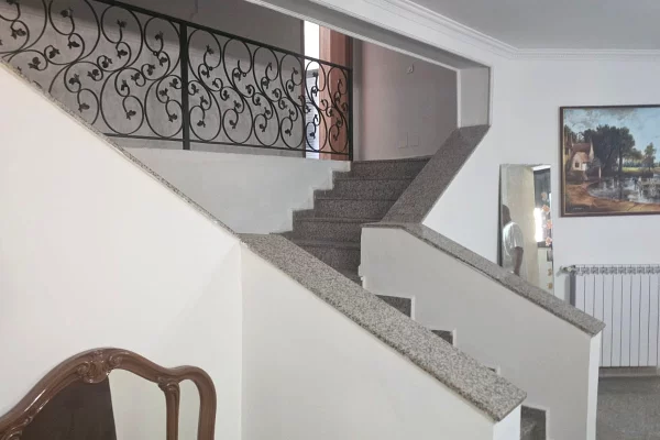 Shtepi me qera Shtepi Private ne Tirane, 3+1, Mobilimi E mobiluar, Pagesa 90,000  Leke.