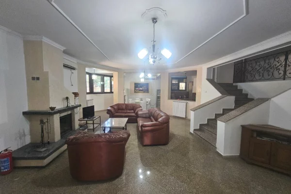 Shtepi me qera Shtepi Private ne Tirane, 3+1, Mobilimi E mobiluar, Pagesa 90,000  Leke.