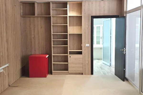 Ambient biznesi me qera 3+1 ne Tirane - 300,000 Leke