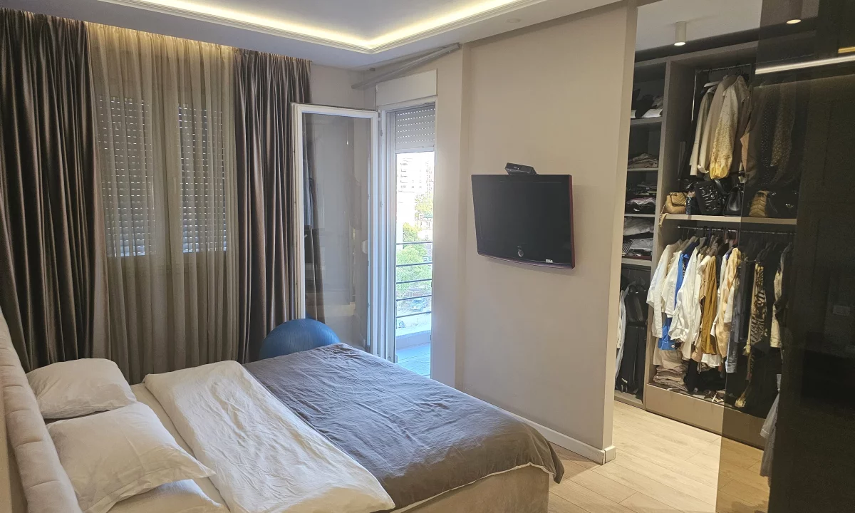 Shtepi ne shitje Apartament ne Tirane, 3+1, Mobilimi E mobiluar, Pagesa 350,000  Euro.