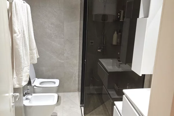 Shtepi ne shitje Apartament ne Tirane, 3+1, Mobilimi E mobiluar, Pagesa 350,000  Euro.