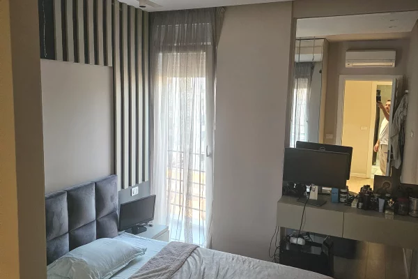 Shtepi ne shitje Apartament ne Tirane, 3+1, Mobilimi E mobiluar, Pagesa 350,000  Euro.
