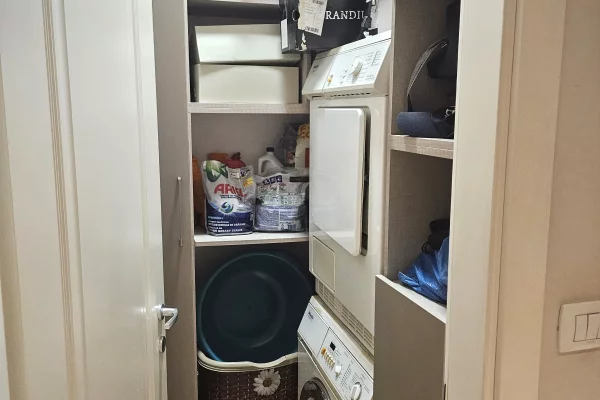 Shtepi ne shitje Apartament ne Tirane, 3+1, Mobilimi E mobiluar, Pagesa 350,000  Euro.