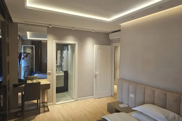 Shtepi ne shitje Apartament ne Tirane, 3+1, Mobilimi E mobiluar, Pagesa 350,000  Euro.