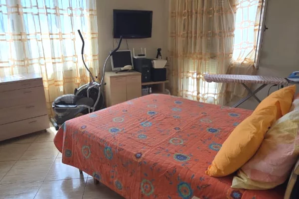 APARTAMENT 3+1 ME 2 BANJO PËR SHITJE – TEK DREJTORIA E POLICISË