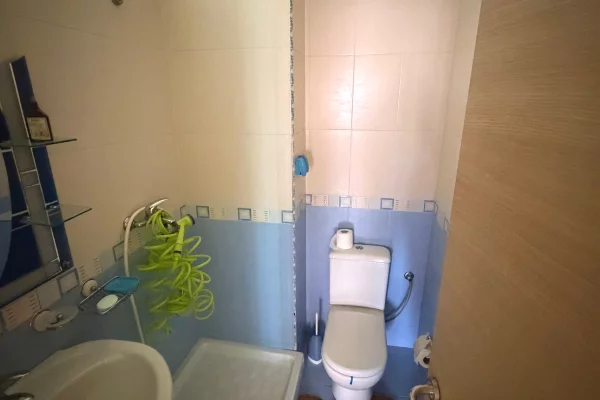 Shtepi ne shitje Apartament ne Tirane, 4+1, Mobilimi E mobiluar, Pagesa 434,600  Euro.