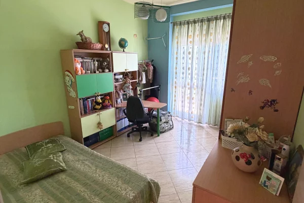 Shtepi ne shitje Apartament ne Tirane, 4+1, Mobilimi E mobiluar, Pagesa 434,600  Euro.