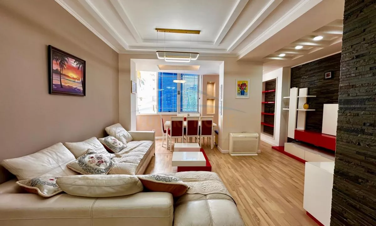 Shtepi ne shitje Apartament ne Tirane, 1+1, Mobilimi E mobiluar, Pagesa 140,000  Euro.