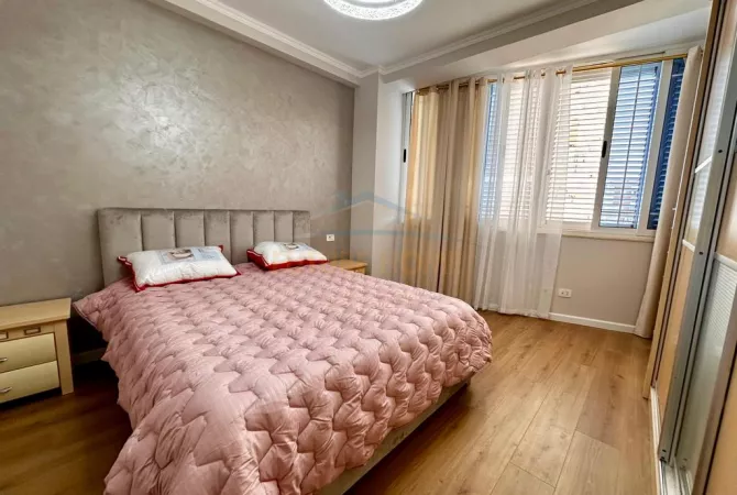 Shtepi ne shitje Apartament ne Tirane, 1+1, Mobilimi E mobiluar, Pagesa 140,000  Euro.
