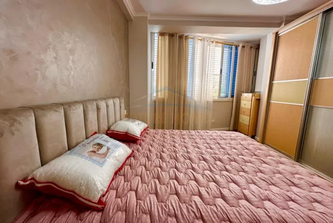 Shtepi ne shitje Apartament ne Tirane, 1+1, Mobilimi E mobiluar, Pagesa 140,000  Euro.