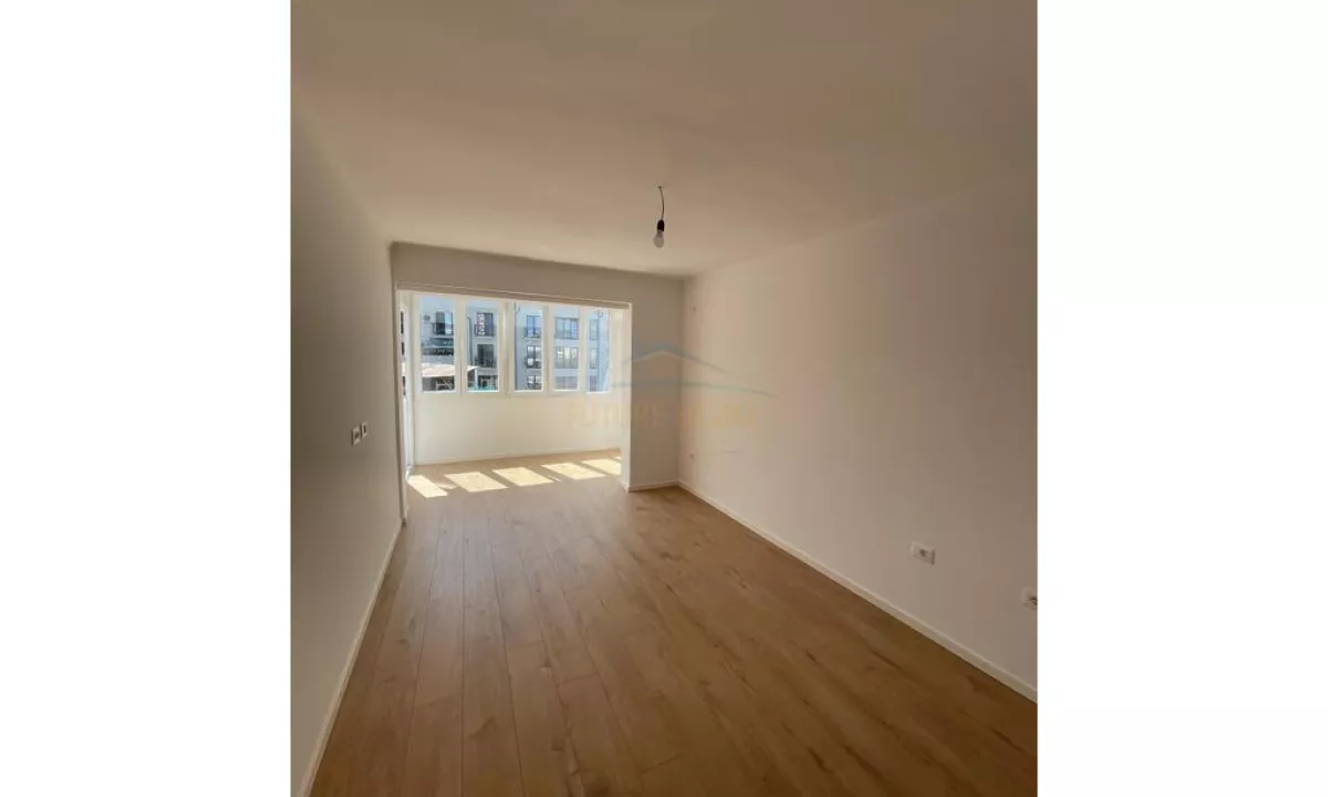Shtepi ne shitje Apartament ne Tirane, 1+1, Mobilimi Bosh, pa mobiluar, Pagesa 128,000  Euro.