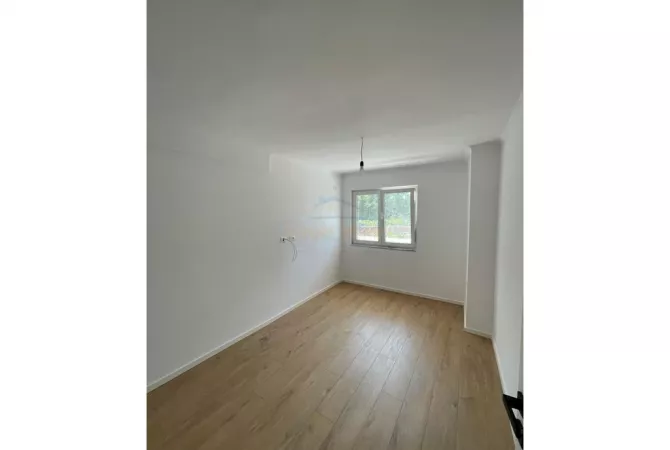 Shtepi ne shitje Apartament ne Tirane, 1+1, Mobilimi Bosh, pa mobiluar, Pagesa 128,000  Euro.