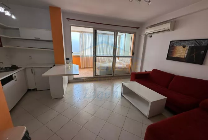 Shtepi ne shitje Apartament ne Tirane, Garsoniere, Mobilimi Pjeserisht e mobiluar, Pagesa 73,000  Euro.