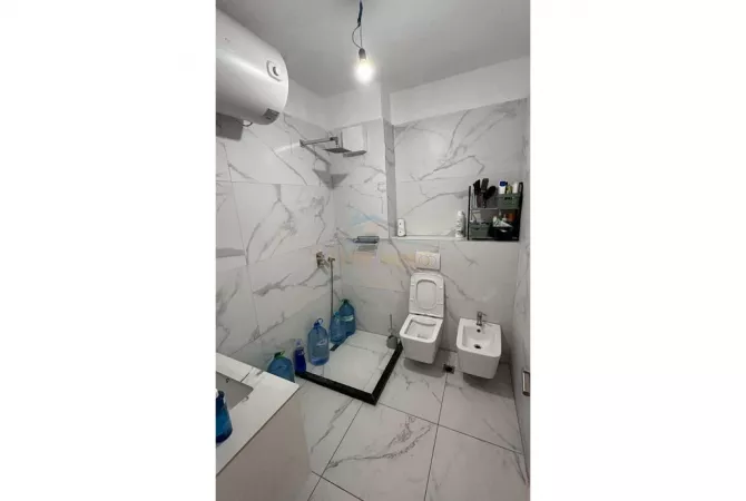 Shtepi ne shitje Apartament ne Tirane, 2+1, Mobilimi E mobiluar, Pagesa 150,000  Euro.
