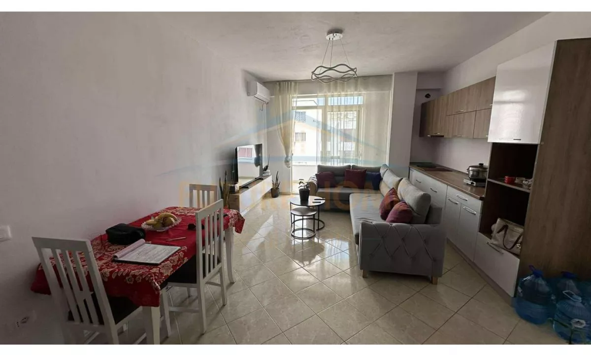 Shtepi ne shitje Apartament ne Tirane, 2+1, Mobilimi E mobiluar, Pagesa 150,000  Euro.