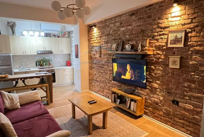 Shitet, Apartament 1+1 , Rruga e Kavajes, Tiranë. PARK56331