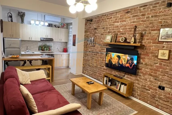 Shtepi ne shitje Apartament ne Tirane, 1+1, Mobilimi E mobiluar, Pagesa 152,500  Euro.