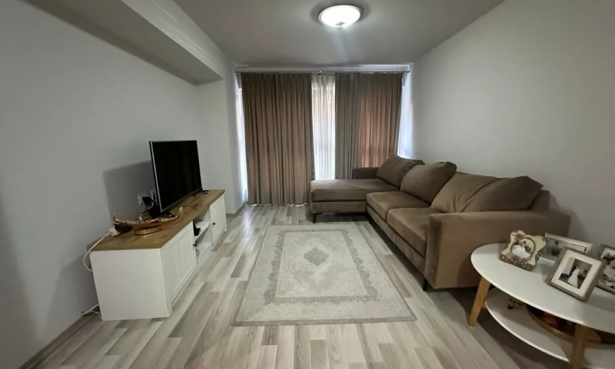 Shtepi ne shitje Apartament ne Tirane, 2+1, Mobilimi E mobiluar, Pagesa 169,000  Euro.