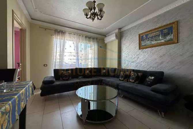Shtepi me qera Apartament ne Tirane, 2+1, Mobilimi E mobiluar, Pagesa 590  Euro.