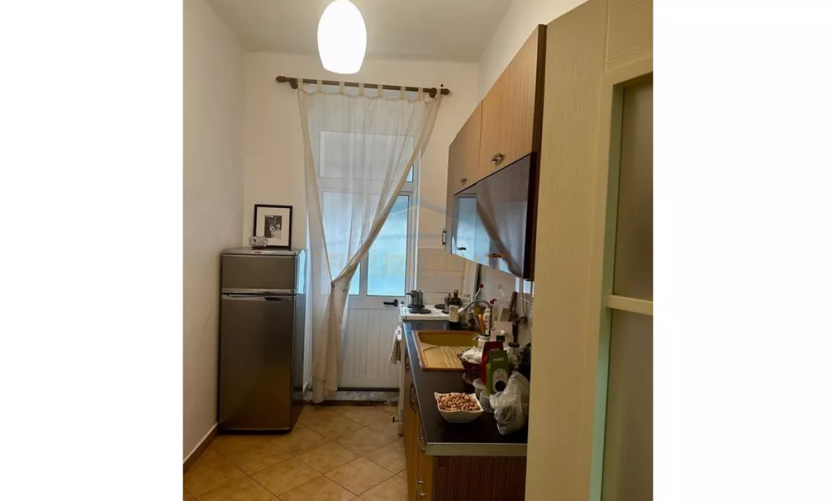 Shtepi ne shitje Apartament ne Tirane, 1+1, Mobilimi Pjeserisht e mobiluar, Pagesa 185,000  Euro.