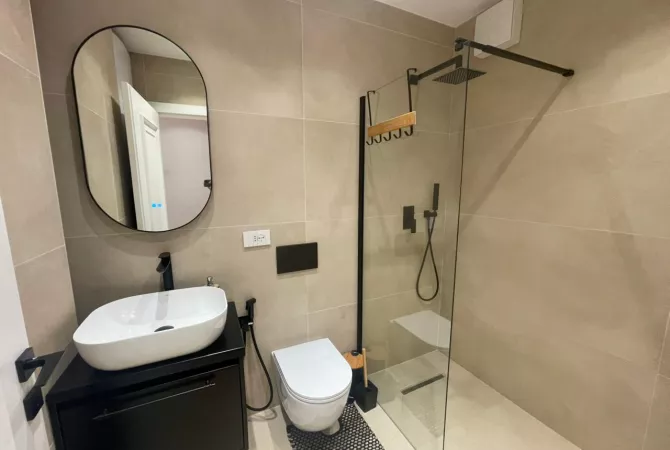 Shtepi ne shitje Apartament ne Tirane, 2+1, Mobilimi E mobiluar, Pagesa 225,000  Euro.