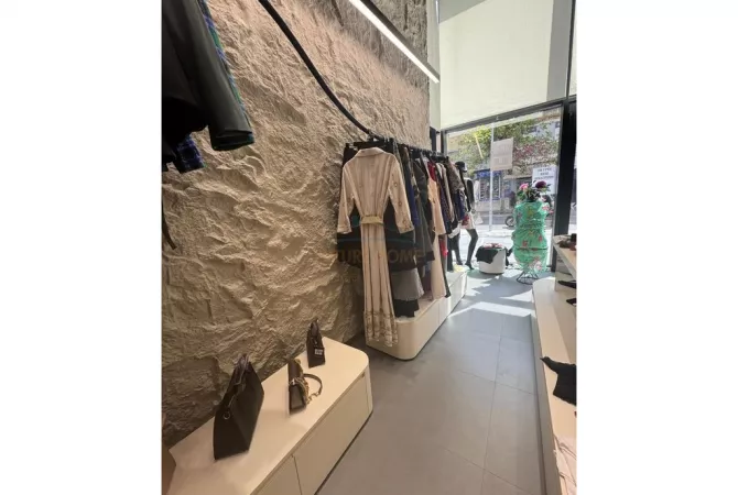 Shitet, Biznesi, Myslym Shyr.