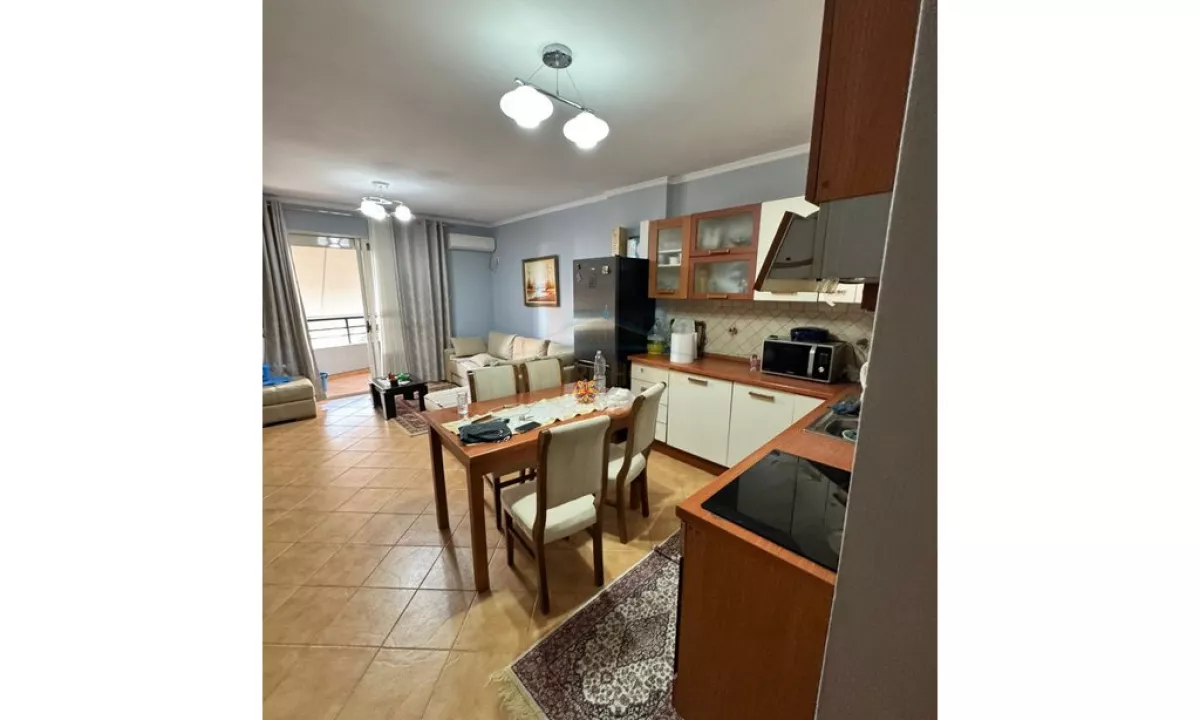 Shtepi ne shitje Apartament ne Tirane, 2+1, Mobilimi E mobiluar, Pagesa 140,000  Euro.