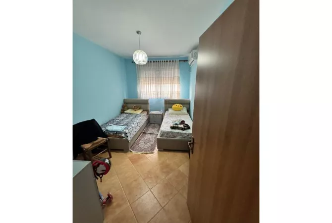 Shtepi ne shitje Apartament ne Tirane, 2+1, Mobilimi E mobiluar, Pagesa 140,000  Euro.