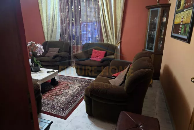 Shtepi ne shitje Apartament ne Tirane, 1+1, Mobilimi E mobiluar, Pagesa 106,000  Euro.