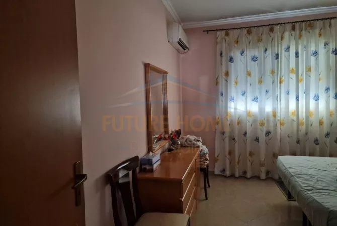 Shtepi ne shitje Apartament ne Tirane, 2+1, Mobilimi E mobiluar, Pagesa 220,000  Euro.