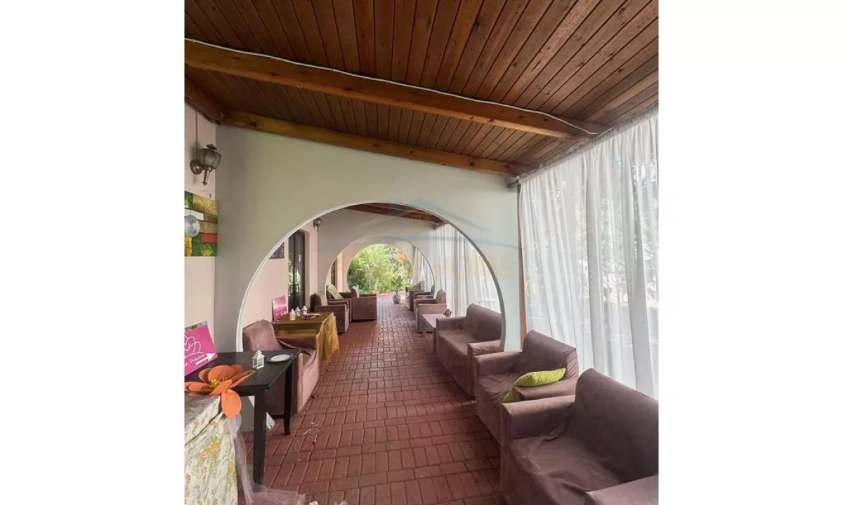 Qira, Ambient biznesi, Unaza e Re.