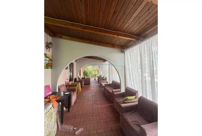 Qira, Ambient biznesi, Unaza e Re.