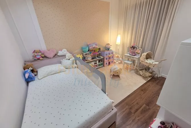Shtepi ne shitje Apartament ne Tirane, 3+1, Mobilimi E mobiluar, Pagesa 750,000  Euro.