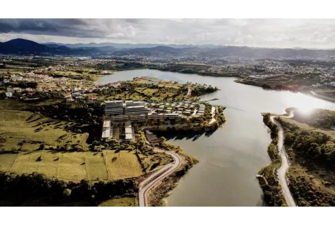 Shtepi ne shitje Apartament ne Tirane, 2+1, Mobilimi Bosh, pa mobiluar, Pagesa 211,500  Euro.