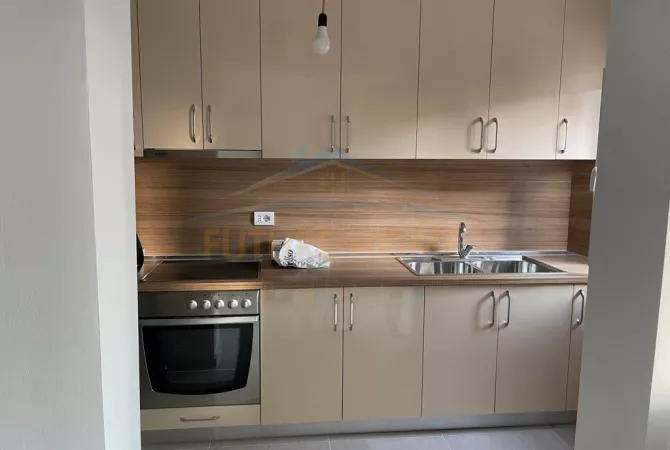 Appartamento in affitto a Tirana 3+1, Arredato