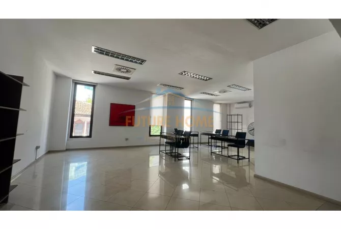 Business Property for Rent 1+1 in Tirana - 1,001 Euro