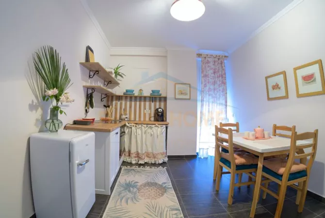 Shtepi ne shitje Apartament ne Tirane, 2+1, Mobilimi E mobiluar, Pagesa 250,001  Euro.