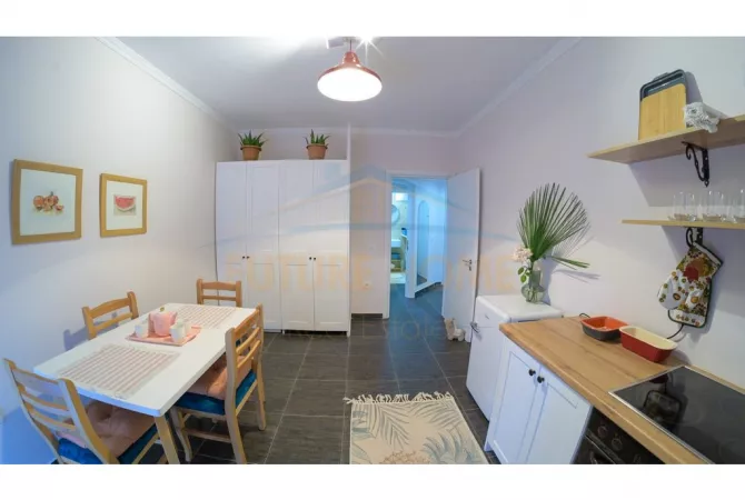 Shtepi ne shitje Apartament ne Tirane, 2+1, Mobilimi E mobiluar, Pagesa 250,001  Euro.