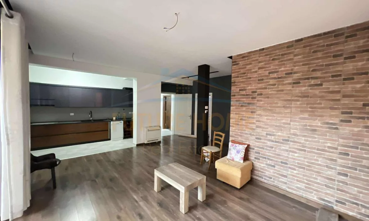 Shtepi ne shitje Apartament ne Tirane, 3+1, Mobilimi Pjeserisht e mobiluar, Pagesa 255,001  Euro.