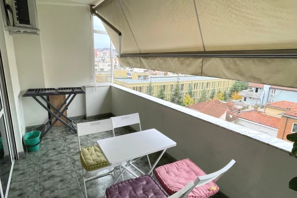 Shtepi me qera Apartament ne Tirane, 2+1, Mobilimi E mobiluar, Pagesa 1,000  Euro.