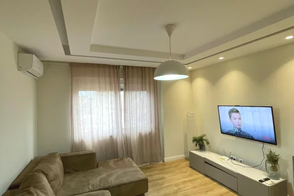 Shtepi me qera Apartament ne Tirane, 2+1, Mobilimi E mobiluar, Pagesa 1,000  Euro.
