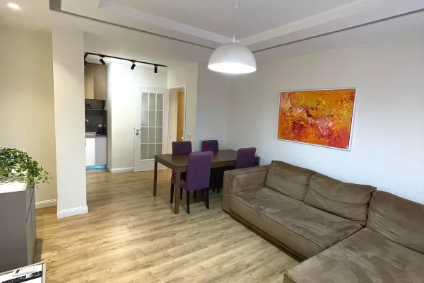 Shtepi me qera Apartament ne Tirane, 2+1, Mobilimi E mobiluar, Pagesa 1,000  Euro.