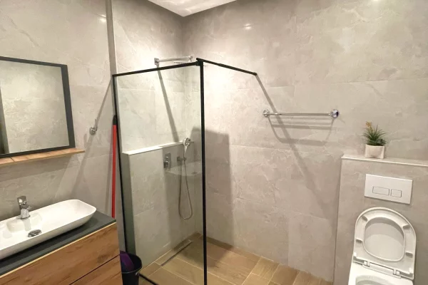 Shtepi me qera Apartament ne Tirane, 2+1, Mobilimi E mobiluar, Pagesa 1,000  Euro.