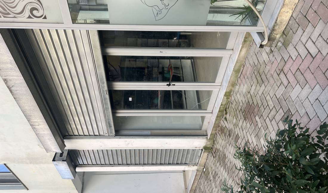 Jepet dyqan me qera yzberisht 37 m