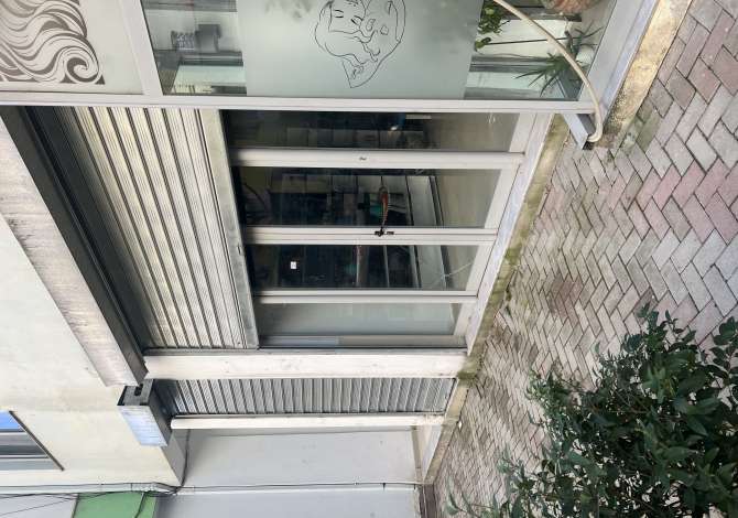 Ambient biznesi me qera 1+1 ne Tirane - 25,000 Leke