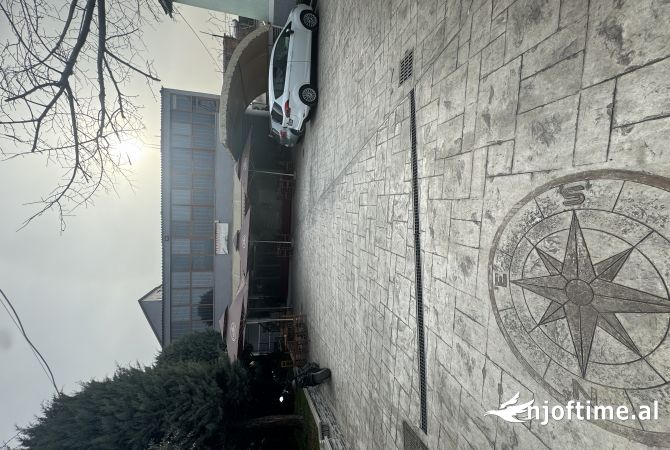 Ambiente Commerciale in Affitto 2+1 a Tirana - 3,500 Euro