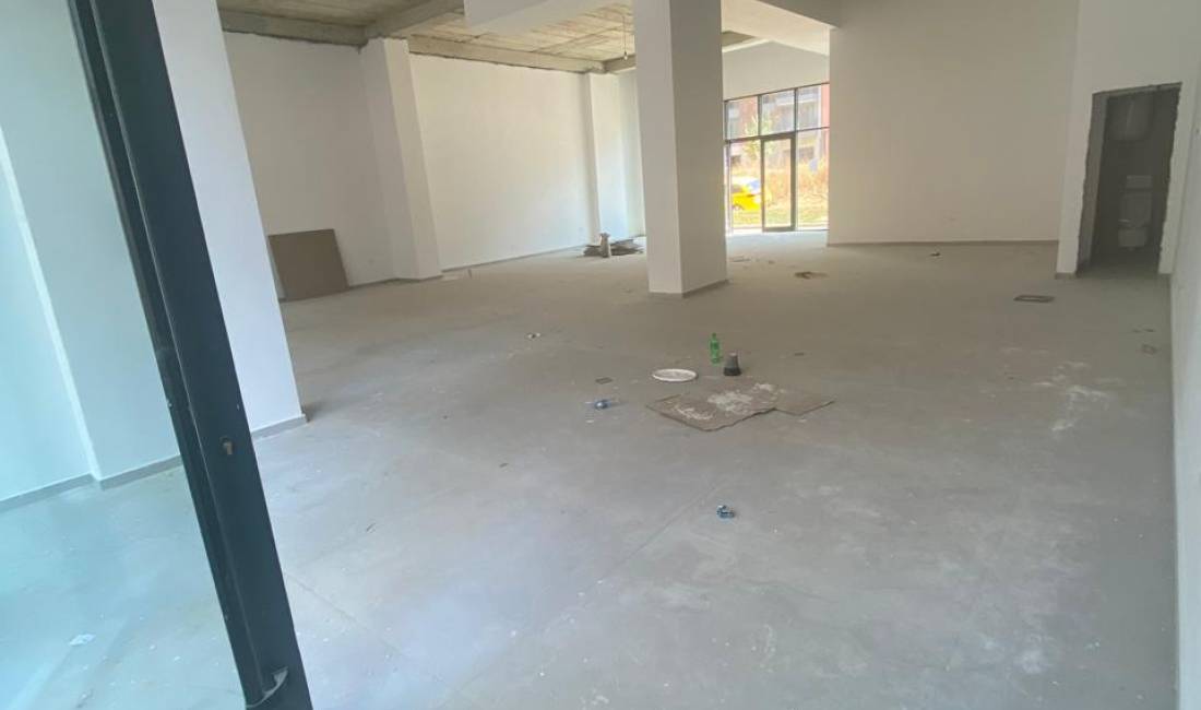 Ambjent biznesi me qera, Ne Astir